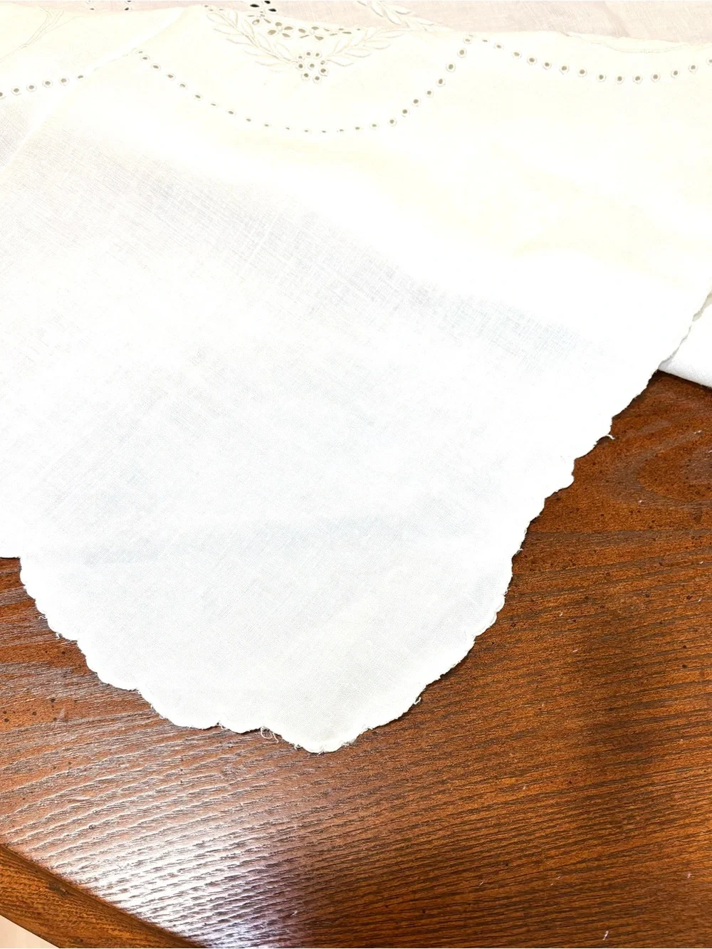 Antique tablecloth Broderie Anglaise w/t eyelet embroi/ed festooned hem 48x53